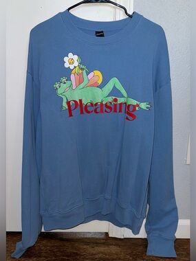 Pleasing Blue Graphic Crewneck Sweatshirt